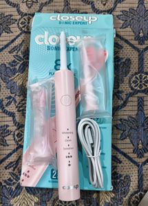 Closeup Sonic Expert Toothbrush