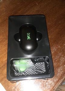 Boat Earbuds 441 It Real Price Is 2000 And It Is Has No Damage