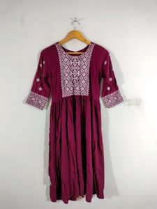 Burgundy Embroidery Kurta (Women's)