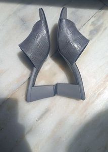 Selling Women Sandles With Heels