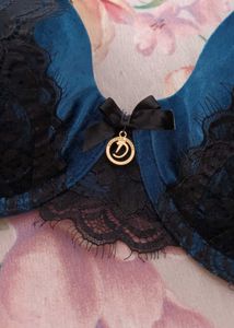 Branded Padded Velvet Bra..32D