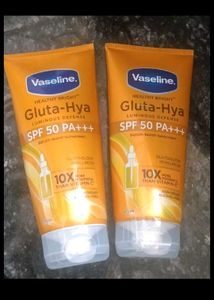 Vaseline Gluta-Hya SPF 50