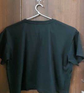 Graphic Print Black T-shirt with shades of brown h