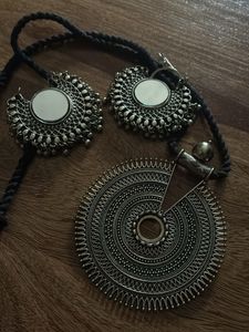 Black Metal Mirror Jewellery Set