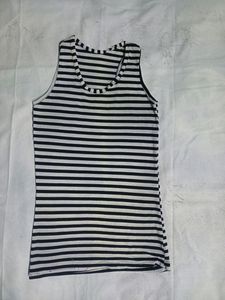 Casual Sleeveless Self Design Woman B&W Top