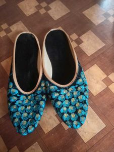 Rajasthani Floral Embroidered footwear