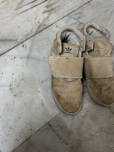 Adidas Sneakers