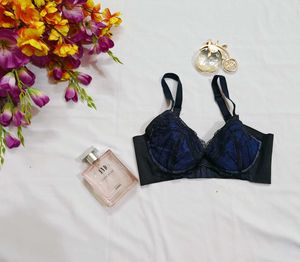 🇳🇿💫 Beautiful Black And Blue Paded Bra