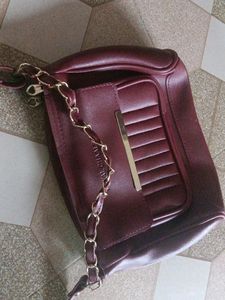 MAROON WITH GOLDEN BORDERED SLING BAG!!!! ❤️