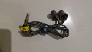 U&amp;i Earbuds &amp; Charging Cable Bundle