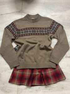 Vintage Cozy Patterned Sweater - Adorable and Comf