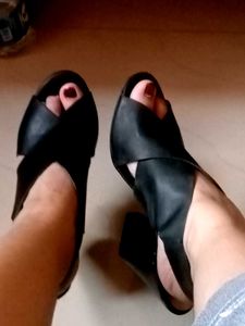 Black Leather Heels 👠