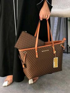 MK JET SET LARGE TOTE BAG WITH ZIPPER POUCH