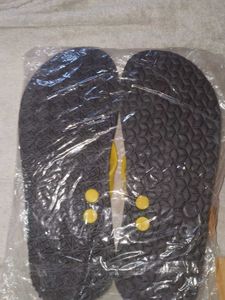 UTO Men&#39;s Flip Flops - Size 7 Black &amp; Yellow