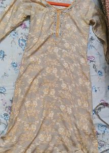 Elegant Floral Embellished Kurta