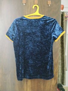 Blue Velvet VERO MODA tshirt with a pop of Yellow
