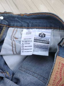 100% Authentic Vintage Levi&#39;s Jean Measure W28 L32