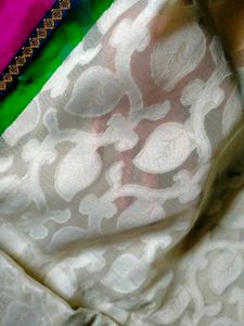White Saree With Border And Artistic Pallu