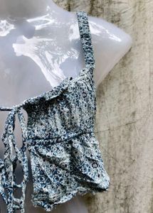 CUTE YET SEXY Y2K TOP