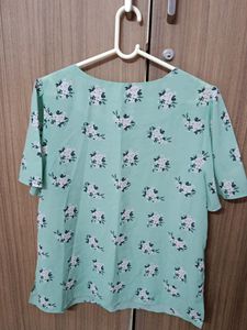 Women Top Size L