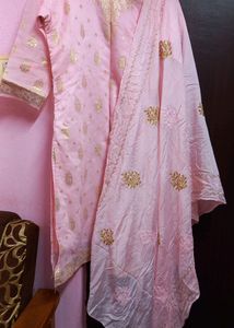 REDUCED OFFER 🤩Pink Pakistani Suit