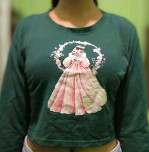 Crop Top Green Colour With Girl In Middle