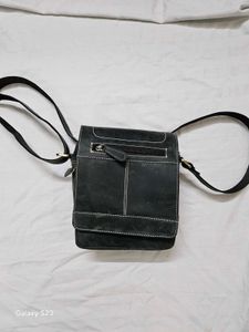 LEATHER SLING BAG