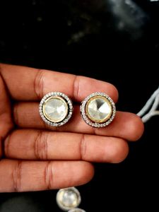 Premika Ad Neck Set