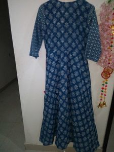 Beautiful Front Slit Gown With Side Tessels