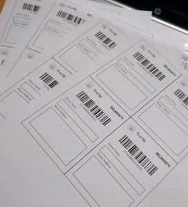 100 Piece B/W Non Sticky Shipping Labels