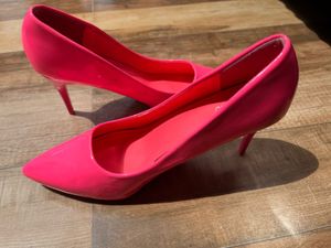 Hot Pink Pointed Heels