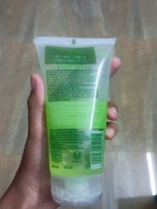 Simple Refreshing Facial Wash