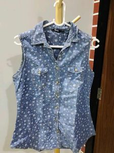 Sleevless Denim Shirt