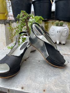 Stylish Black Wedges – Comfortable &amp; Trendy Footwe