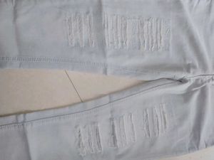 It&#39;s a Formal Ripped Jeans Looks Cool After Wear..