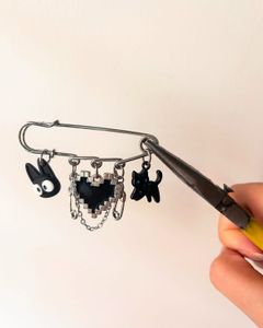 Pixel Hear Pin 🖤