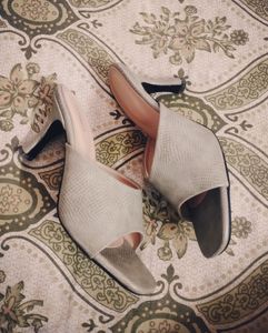 Corsica Textured Slim Heels 👠