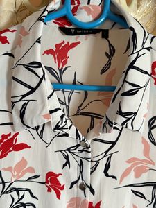 ⭐️Van Heusen⭐️ Floral shirt