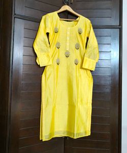 Women Yellow Motif Embellished Kurta Set