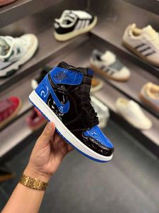 AIR JORDANS RETRO 1 PATENT