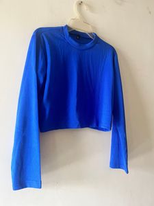 📍 Trendy Blue crop top