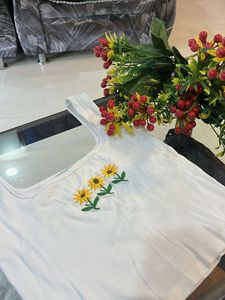 Cute Sunflower Embroidered Tank Top🌻