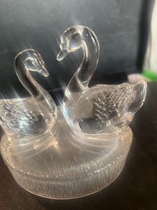 Pair of 🦢 Swans in Crystal