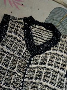 Elegant Sleeveless Tweed Vest