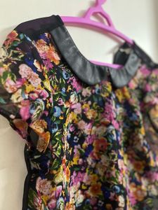 🌸🌼Floral Collar Top