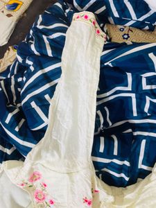 Elegant Floral Embroidered Kurta