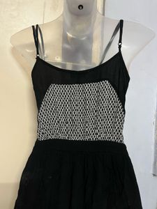 Pintrest Branded Sleeveless Black Dress With Pocke