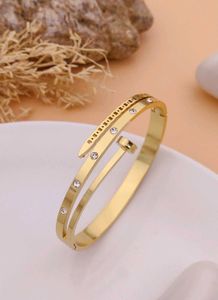Stylish Anti-tarnish Gold Bangle