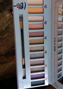KYSHADOW BY KYLIE