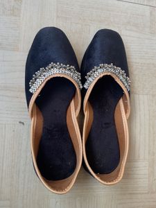 Embellished Black Velvet Juttis
